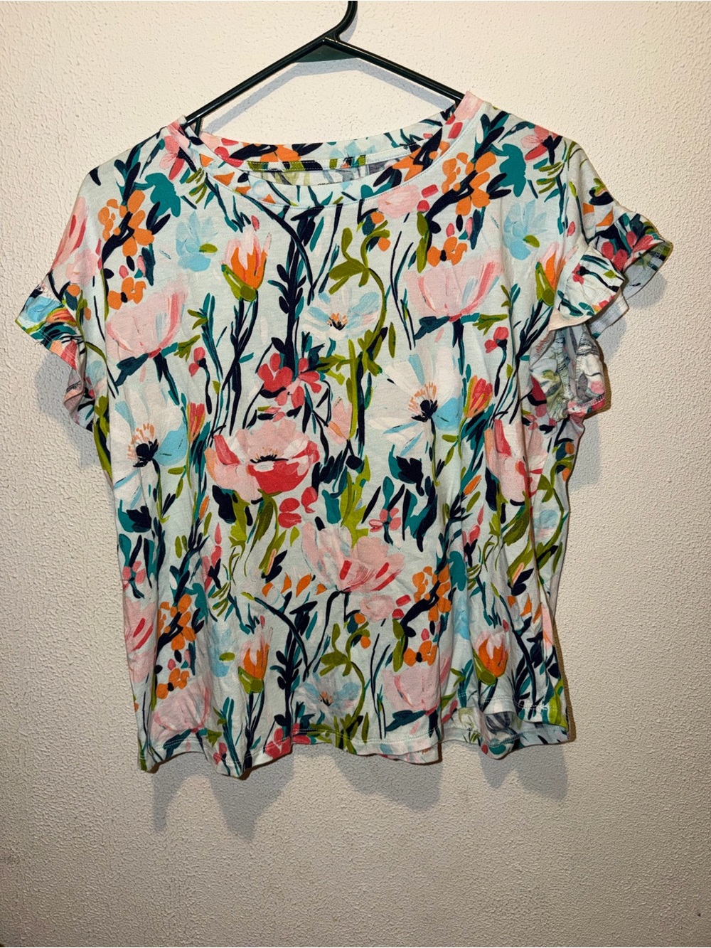crown & ivy White Floral Short-Sleeve Ruffle Tee